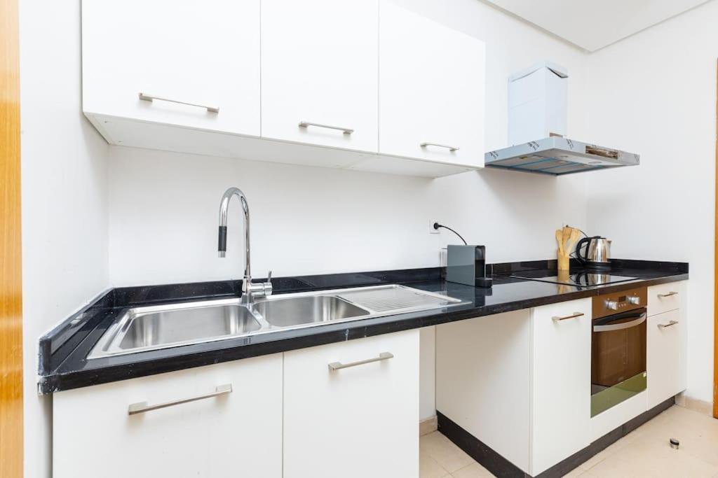 Modern 2Br Retreat In Marina Sale Luxury Living Apartment Hajja Luaran gambar