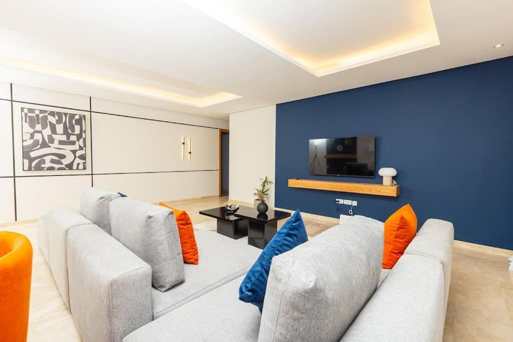 Modern 2Br Retreat In Marina Sale Luxury Living Apartment Hajja Luaran gambar